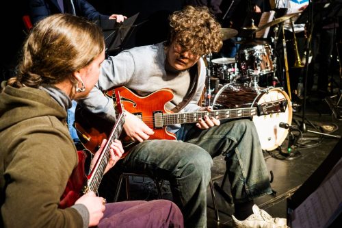 1-8 (1) (1) (1) (1) (1)